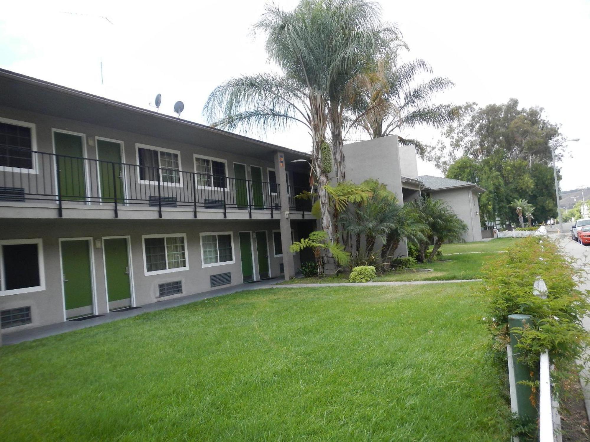 Travelodge By Wyndham Fairplex Pomona Exterior photo